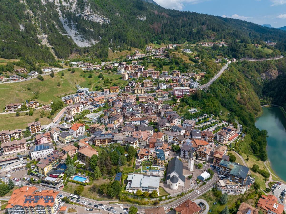 Hotel Lory - Molveno - Dolomiti エクステリア 写真