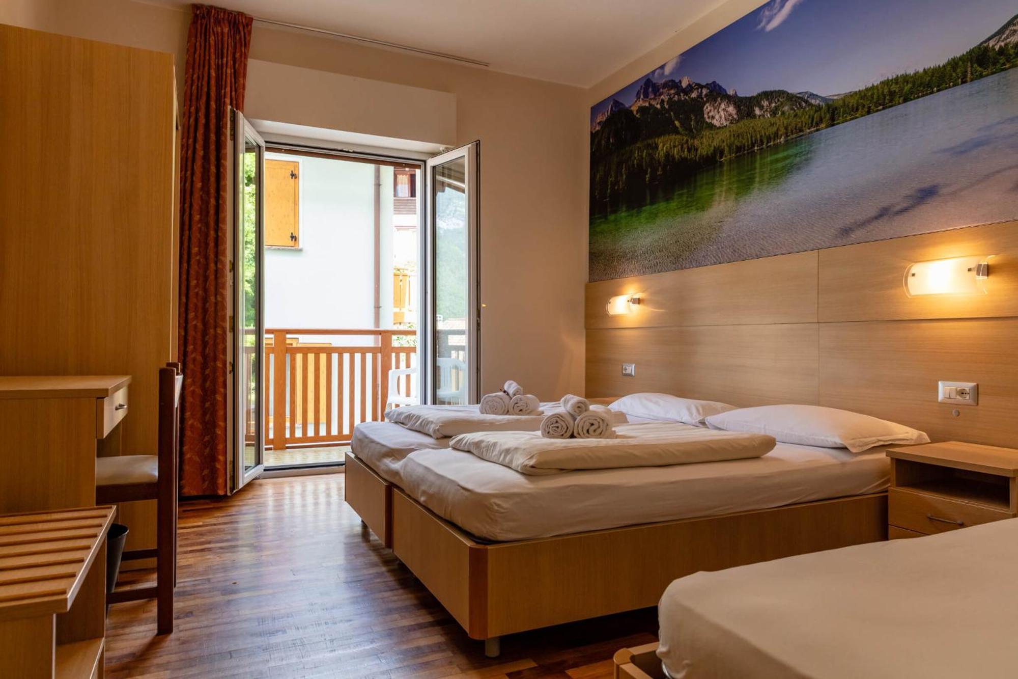 Hotel Lory - Molveno - Dolomiti エクステリア 写真